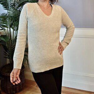 GAP Women’s Light Gray V Neck Sweater Long Sleeves With A Little Sparkle!